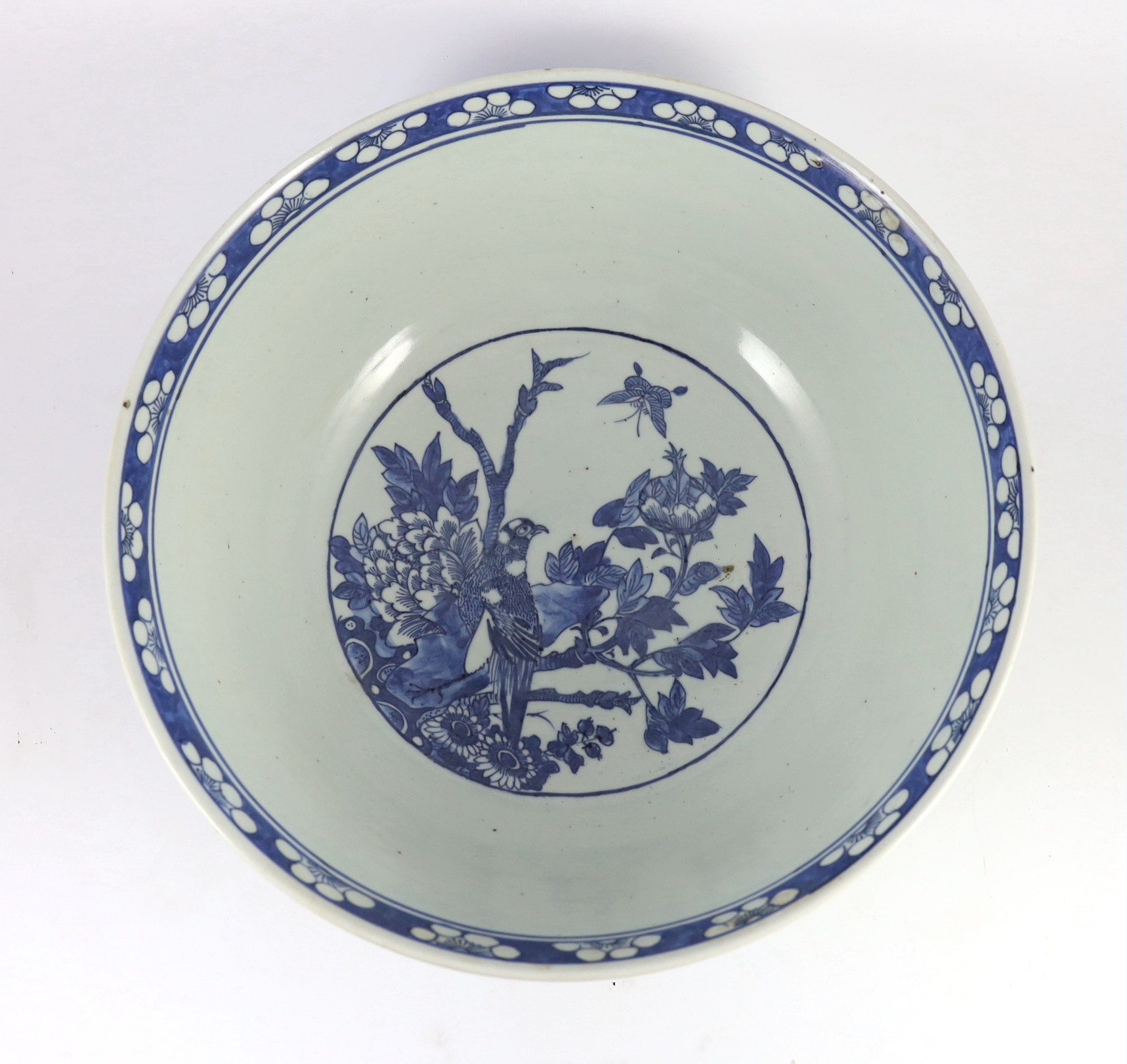 A large Chinese blue and white bowl, 19th century, 40.5cm diameter
